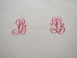 Monogramme ancien BL, point de croix , rouge