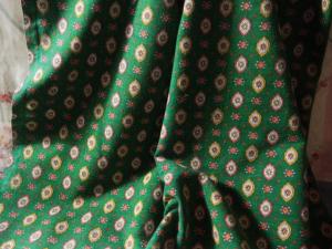 Tissu ancien ou vintage , provençal, fond vert, traditionnel