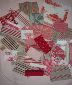  1 Lot de chutes de tissus anciens pour patchwork, scrapbooking, , 200 grammes, des petits morceaux, dominance  rouge...