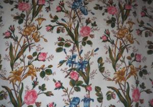 Tissu ancien ou vintage, beaux motifs de roses et de fleurs