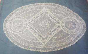 Fin napperon ancien technique du " fond de bonnet " dentelle ancienne