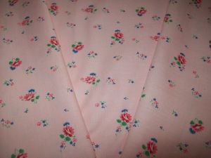 TISSU ANCIEN PETITES FLEURS / POUPEE