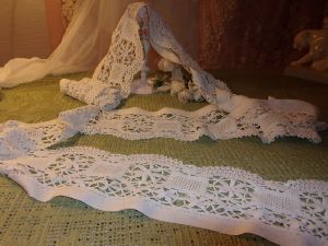   LONG BANDEAU ANCIEN DENTELLE AUX FUSEAUX