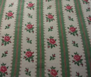 TISSU ANCIEN . JOLIES ROSES. TONS DOUX