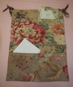 Elément de rangement en tissus anciens fleuris