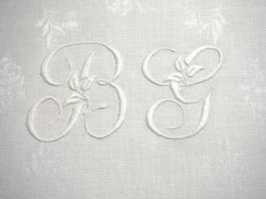Beau monogramme ancien BG sur grande serviette