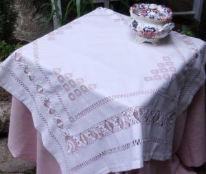 Nappe ancienne, ou vintage , brodée, jours brodés, petit rideau, déco shabby, déco romantique