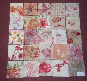   25 petits coupons de tissus anciens pour patchwork , motifs "  coloris rose  " 