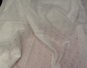 ! Broderie anglaise ancienne ou vintage