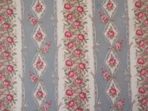 Tissu ancien , guirlandes de jolies roses