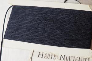 fine tresse ancienne soyeuse , lacet, soutache , coloris  noir