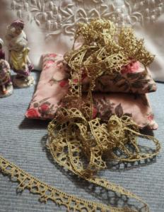 belle dentelle de lin ancienne, coloris lin soutenu