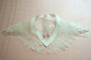 Très joli col ancien broderie et dentelle
