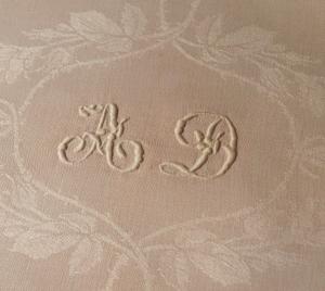 MOnogramme ancien AD sur serviette