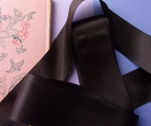 RUBAN ANCIEN SOYEUX MARRON FONCE 2Mètres