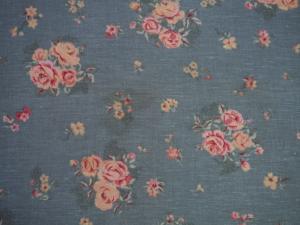 Tissu ancien ou vintage , jolies roses , coloris doux