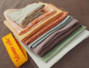 Un lot de tissus anciens pour créations, coloris d'automne, patchwork, scrapbooking, livre textile *