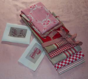 lot de tissus anciens pour patchwork , scrapbooking, dominance rouge  /E/