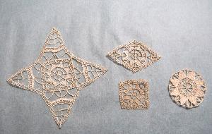 Lot de 4 incrustations anciennes réalisées à la main  dentelle de Venise