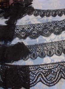  Lot de dentelles noires anciennes aux fuseaux, 4,95 mètres