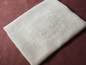 Monogramme ancien LJ sur une belle serviette