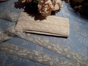  dentelle ancienne , guirlande de fleurs