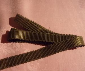 Joli galon vert ancien soyeux