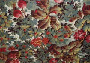 Tissu ancien , sous-bois, feuillages , fleurs , feuilles de chêne et glands