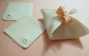 Jolie petite serviette ancienne brodée main