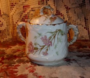 TRES JOLI SUCRIER ANCIEN EN PORCELAINE FLEURIE, petit pot