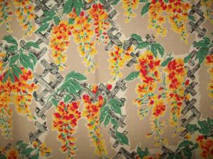 TISSU ANCIEN GRANDES GRAPPES DE FLEURS . CYTISES