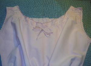 Chemise ancienne pour femme , rose/mauve, brodée, festonnée main