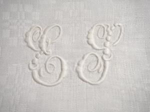 Beau monogramme ancien ES sur serviette