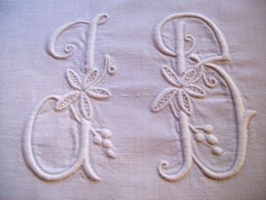 BEAU ET GRAND MONOGRAMME ANCIEN FLEURI .. JB