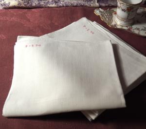 2 fines serviettes en fil de lin 