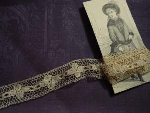 belle dentelle ancienne , fil de lin, coloris naturel