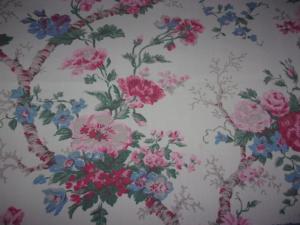  Tissu ancien fleuri aux tons doux 