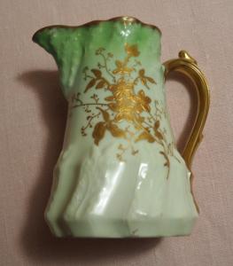 Très joli petit pot  à lait ancien en porcelaine 1900