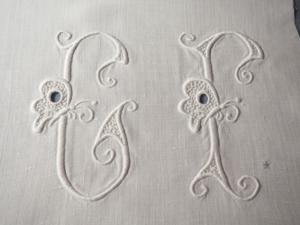 Très grand monogramme ancien CF pour récupération