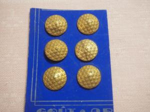 6 jolis boutons anciens , forme  conique , en métal doré