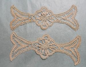 2 grandes et originales incrustations dentelle ancienne au fuseau