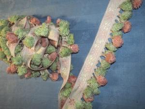 Galon ancien ou vintage , coloris pastels, déco shabby, 2,80 mètres