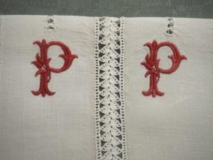 2 monogrammes anciens " P " rouges