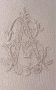 Très fin monogramme ancien AC sur une très grande serviette ( 19ème)