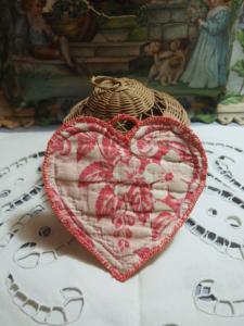  petit coeur, piqué 19 ème, tissu ancien, déco shabby, boutis