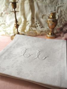 Grand monogramme ancien LL sur serviette